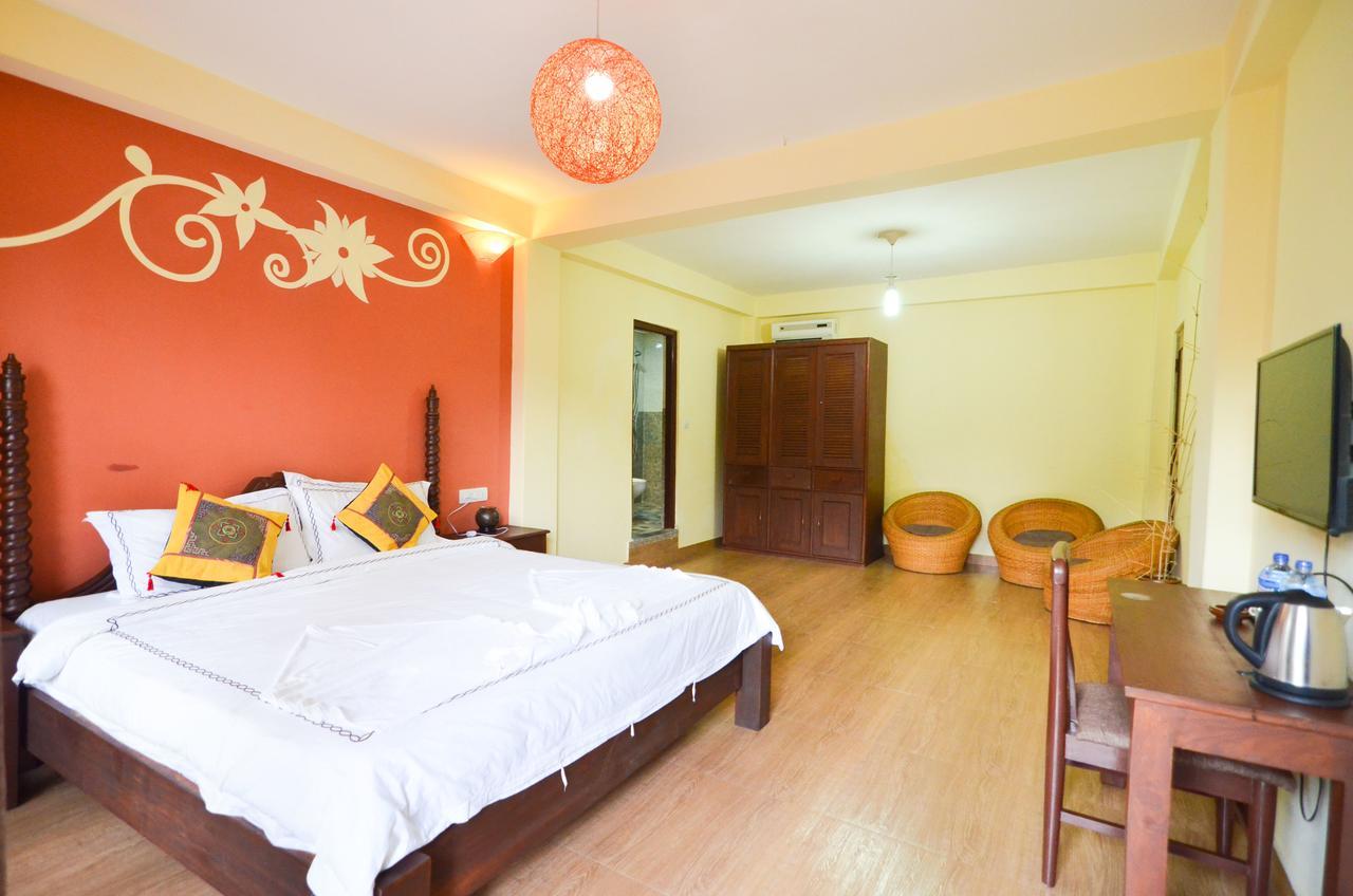 Hotel Homeland Покхара Екстер'єр фото